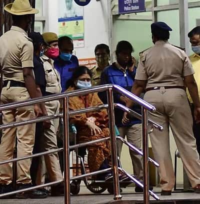 தீவிர சிகிச்சை பிரிவில் சசிகலா: சோதனையில் கரோனா பாதிப்பில்லை என்பது உறுதி