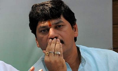 மகாராஷ்டிர அமைச்சர் மீதான பாலியல் புகாரை வாபஸ் பெற்ற பெண்!