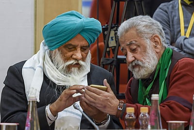 திட்டமிட்டபடி டிராக்டர் பேரணி: அரசுடனான பேச்சுக்கு பிறகு விவசாயிகள் அறிவிப்பு