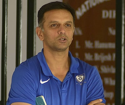 இதுதான் டிராவிட்: இங்கிலாந்து வீரர்களுக்கும் கிரிக்கெட் வகுப்பு!