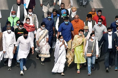 நாட்டிற்கு ஒரே ஒரு தலைநகர்தான் இருக்க வேண்டுமா? மம்தா பானர்ஜி