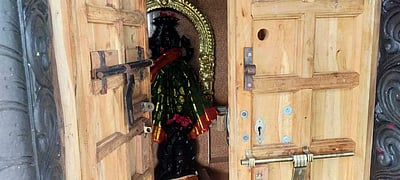 ஊத்துக்கோட்டை அருகே அம்மன் கோயிலின் பூட்டை உடைத்து தாலி, உண்டியல் பணம் திருட்டு