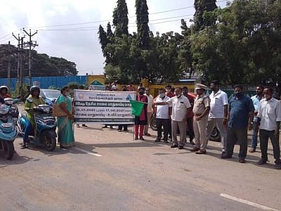 பெண்கள் பங்கேற்ற இருசக்கர வாகன விழிப்புணர்வு பேரணி