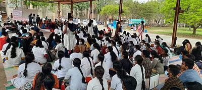 பேச்சுவார்த்தை தோல்வி: தொடரும் சிதம்பரம் மருத்துவக் கல்லூரி மாணவர்கள் போராட்டம்