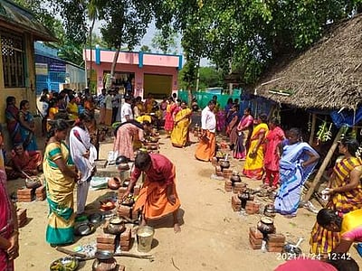 ஸ்ரீ மகாமாரி  நாக அம்மன் ஆலயத்தில் பொங்கல் வைத்து வழிபாடு