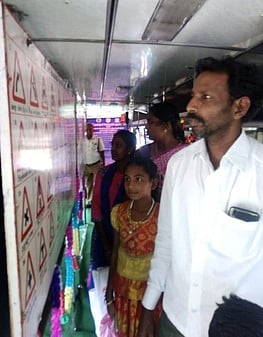 சாலைப் பாதுகாப்பு வார விழா: இலவச கண் பரிசோதனை முகாம்