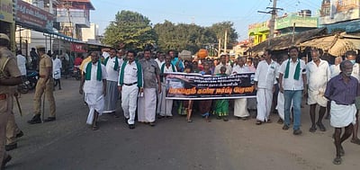 கூடலூரில் கவனயீர்ப்பு பேரணி: காவலர்களுடன் விவசாயிகள் வாக்குவாதம்