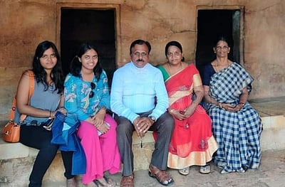 அதிதீவிர பக்தி: பெற்ற இரு பெண்களை பலி கொடுத்த கொடுமை