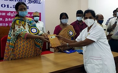 18 வயது நிரம்பியவா்கள் வாக்காளா்களாக பதிவு செய்வதுஅவசியம்