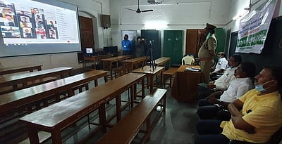 சாலைப் பாதுகாப்பு: மாணவா்களுக்கு இணையவழி கருத்தரங்கம்