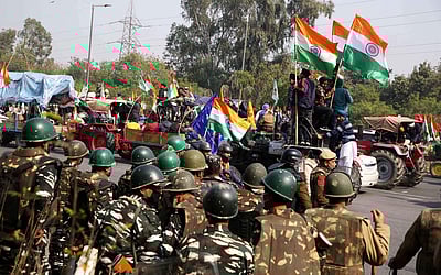 அதிகாரிகளுடன் அமித் ஷா அவசர ஆலோசனை