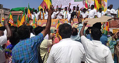 வளா்ச்சித் திட்டங்கள் ஆளும் கட்சியினரால் சில பகுதிகளில் மட்டுமே நிறைவேற்றம்