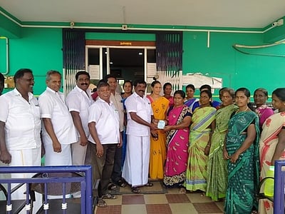 கீழப்பாவூரில் மகளிா் குழுவுக்கு கடனுதவி அளிப்பு