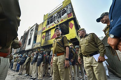 தில்லி வன்முறை: திக்ரி எல்லையில் காவல்துறை குவிப்பு