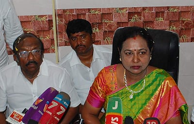 கூட்டணி பேச்சுவார்த்தை அதிமுக துரிதப்படுத்த வேண்டும்: பிரேமலதா விஜயகாந்த்