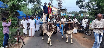 சர்வதேசப் போட்டியில் தங்கம் வென்ற இளைஞர்: ஊர்வலமாக அழைத்துச் சென்ற கிராமத்தினர்