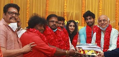 கே.எஸ். ரவிகுமார், தர்ஷன், லாஸ்லியா நடிக்கும் கூகுள் குட்டப்பன் படம் தொடக்கம்: பூஜை படங்கள்