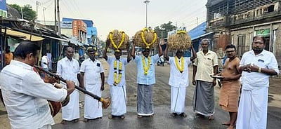 தைப்பூசம்: வேதாரண்யம்  வேதாரண்யேசுவரர் கோவிலுக்கு நெல் கோட்டைகளை வழங்கிய விவசாயிகள்!