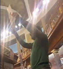 குடியரசுத் தலைவர் உரையின்போது எதிர்ப்பு தெரிவித்த எம்.பி.