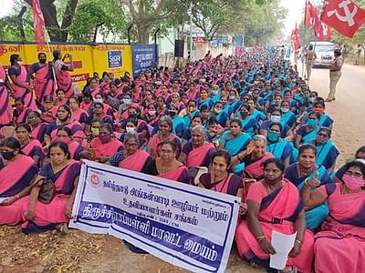 அங்கன்வாடி பணியாளர்கள் தர்ணா போராட்டம்