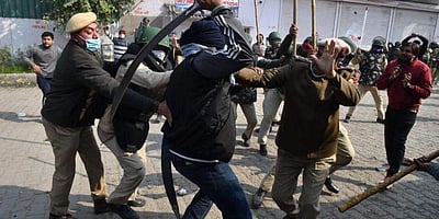 சிங்கு எல்லையில் விவசாயிகளை வெளியேறச் சொன்ன உள்ளூர் கும்பலால் வன்முறை