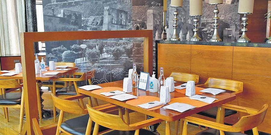 குடிநீர் பாட்டிலை 10 ரூபாய் கூடுதலாக விற்ற உணவகத்துக்கு ரூ.25,000 அபராதம்