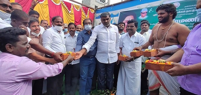 கிளை நூலகத்துக்கு ரூ.25 லட்சத்தில் புதிய கட்டடம்: அமைச்சா் கே.சி.வீரமணி அடிக்கல்