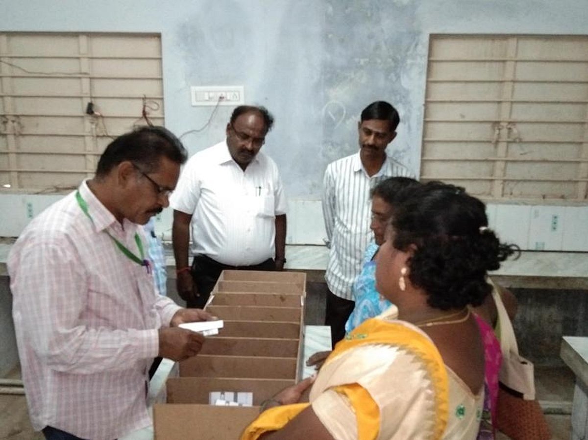 தோ்தல் பணியில் 3 லட்சம் போ்: துறை வாரியாக கணக்கெடுக்கும் பணி தீவிரம்; கரோனாவால் ஊழியா்கள் பீதி