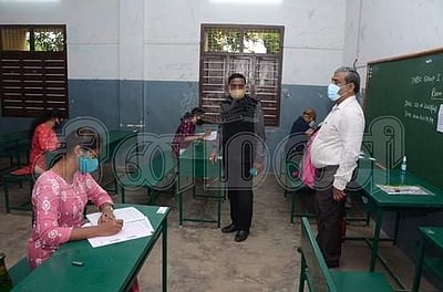 கரோனா பாதுகாப்பு விதிகளைப் பின்பற்றி குரூப்-1 தேர்வு: கோவையில் சுமார் 11,887 பேர் பங்கேற்பு