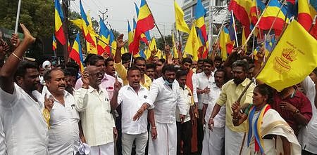 காவேரிப்பட்டணத்தில்
பாமகவினா் ஆா்ப்பாட்டம்