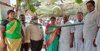 பயணிகள் நிழல்குடை திறப்பு