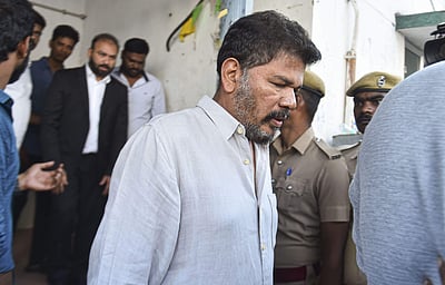 இயக்குநர் ஷங்கருக்கு பிடிவாரண்ட்