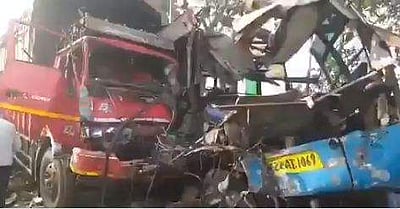 உ.பி.யில் பேருந்து மீது லாரி மோதி விபத்து: 8 பேர் பலி