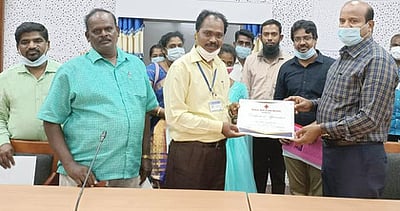 100 நாள் வேலைத் திட்டப் பணியாளா்களுக்கு சிறப்பு அனுமதி வழங்கக் கோரிக்கை