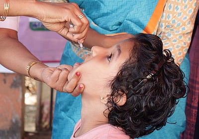 நாடு முழுவதும் இன்று ஒரே நாளில் சுமார் 89 லட்சம் குழந்தைகளுக்கு போலியோ சொட்டு மருந்து வழங்கல்