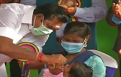 போலியோ சொட்டு மருந்து முகாமை முதல்வர் பழனிசாமி தொடங்கி வைத்தார்