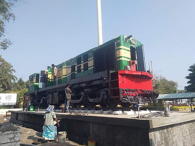 ஈரோட்டில் புதிய அடையாளம்: ரயில் நிலையம் முன்பு டீசல் என்ஜின் நிறுத்தி வைப்பு