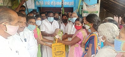 காடையாம்பட்டி கூட்டுறவு பண்டகசாலையில் பொங்கல் பரிசுத்  தொகுப்பு