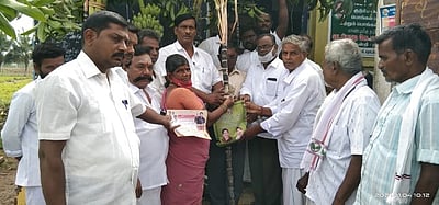 தம்மம்பட்டி பகுதியில் பொங்கல் தொகுப்பு வழங்கல்