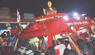 வியாபாரத்திற்காக ஜனநாயகத்தையே தூக்கிலிட்டு விட்டார்கள்: கமல்