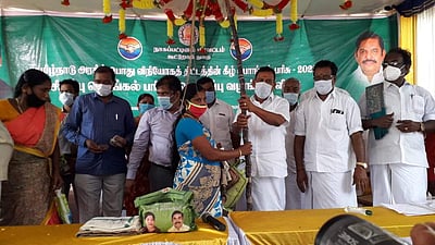 பொங்கல் பரிசு: சகோதரிகளுக்கு மூத்த சகோதரனாக முதல்வர் வழங்கும் வரிசை- ஓ.எஸ்.மணியன்