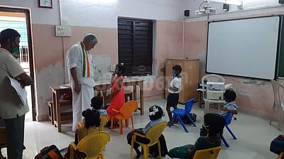 காரைக்காலில் பள்ளிகள் திறப்பு: ஆர்வமாக வந்த மாணவர்கள்