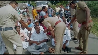 புதுப்பட்டினத்தில் திமுகவினர் சாலை மறியல்