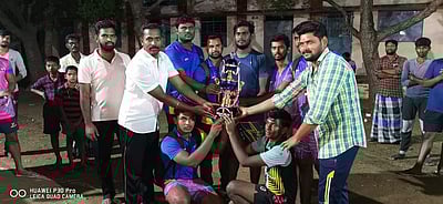 சோபனபுரம் கைப்பந்து போட்டியில் வென்ற அணிக்கு பரிசளிப்பு