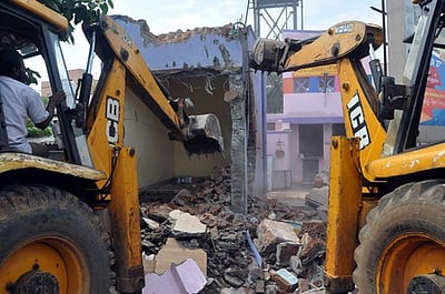 திருச்சி-புதுக்கோட்டை நெடுஞ்சாலை விரிவாக்கம்: ஆக்கிரமிப்புகள் அகற்றும் பணி தொடக்கம்