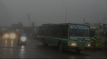 குன்னூா், கோத்தகிரியில் மூடுபனியுடன் சாரல் மழை