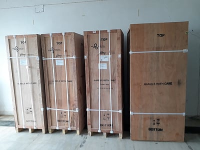 கரோனா தடுப்பூசி மருந்துகளை பாதுகாக்ககுளிா்சாதனப் பெட்டகங்கள் வருகை