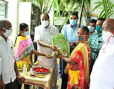 நாமக்கல்: 5.23 லட்சம் குடும்ப அட்டைகளுக்கு பொங்கல் பரிசுத் தொகுப்பு விநியோகம் தொடக்கம்