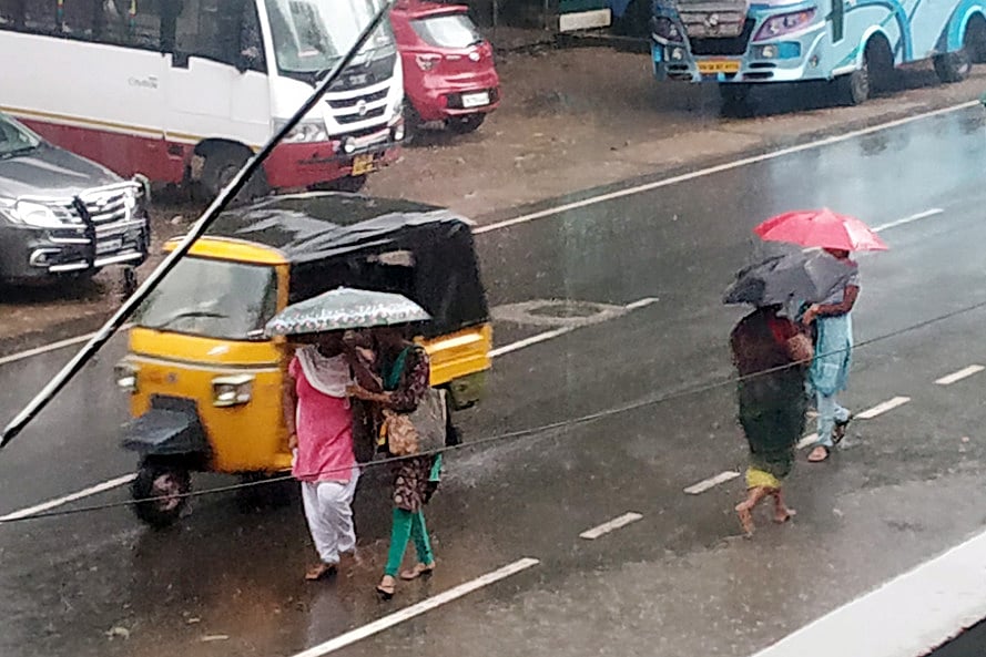 காஞ்சிபுரத்தில் கனமழை: இயல்பு வாழ்க்கை பாதிப்பு