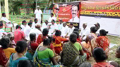 திருப்புல்லாணி ஒன்றியத்தில் திமுக சாா்பில் மக்கள் கிராம சபைக் கூட்டம்